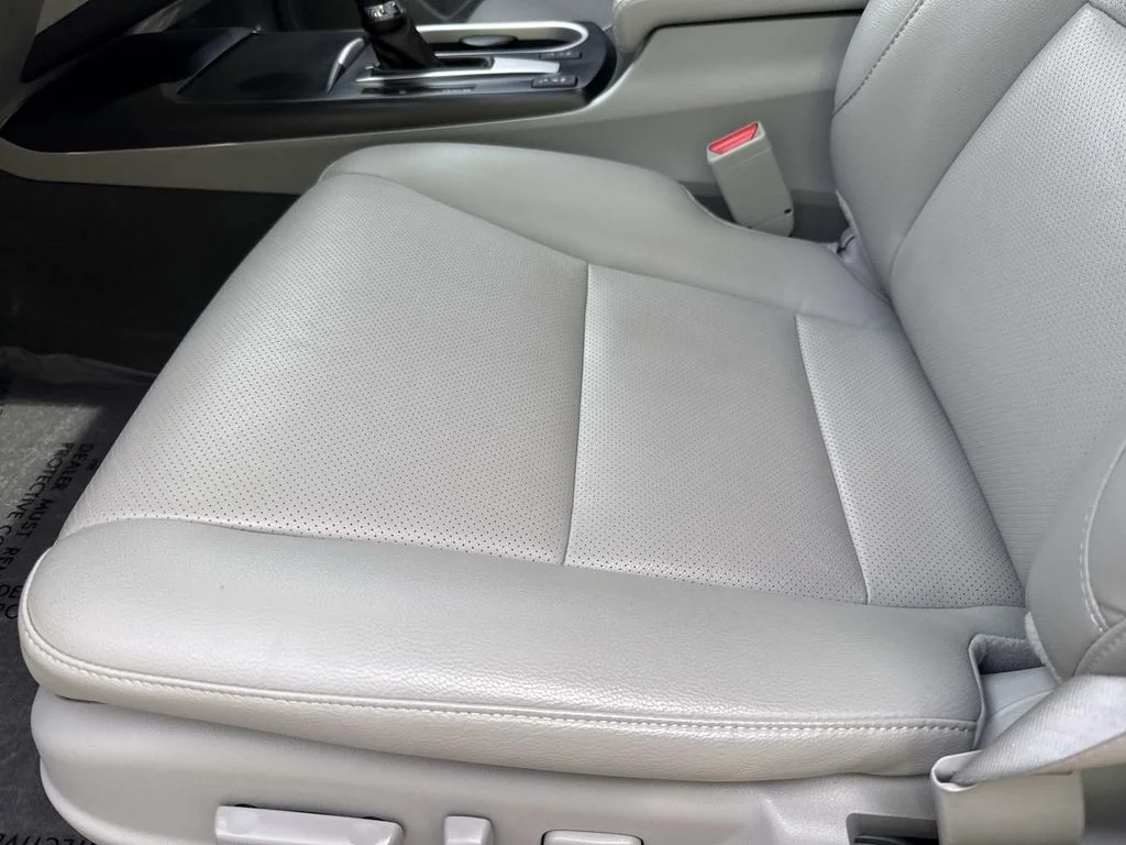Used 2017  Acura  image 27