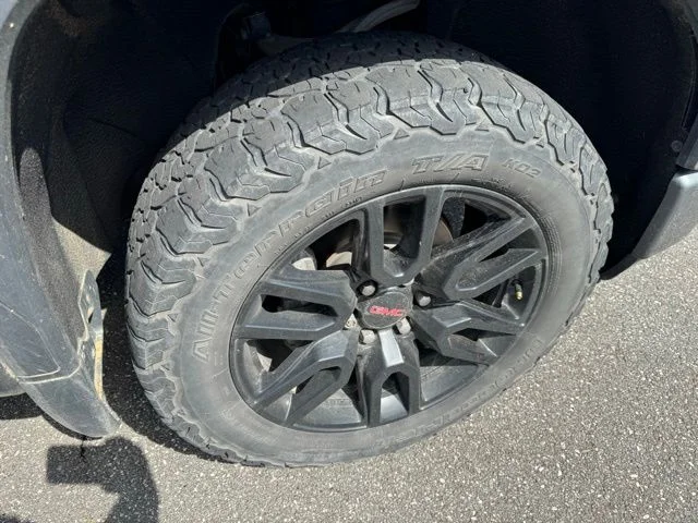 Used 2021 Gray GMC Elevation image 12