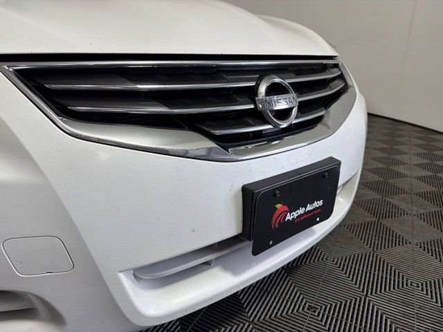 Used 2011 White Nissan 2.5 S image 25