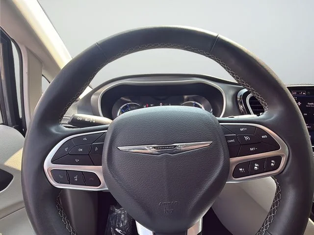 Certified Used 2023 White Chrysler Touring L image 27