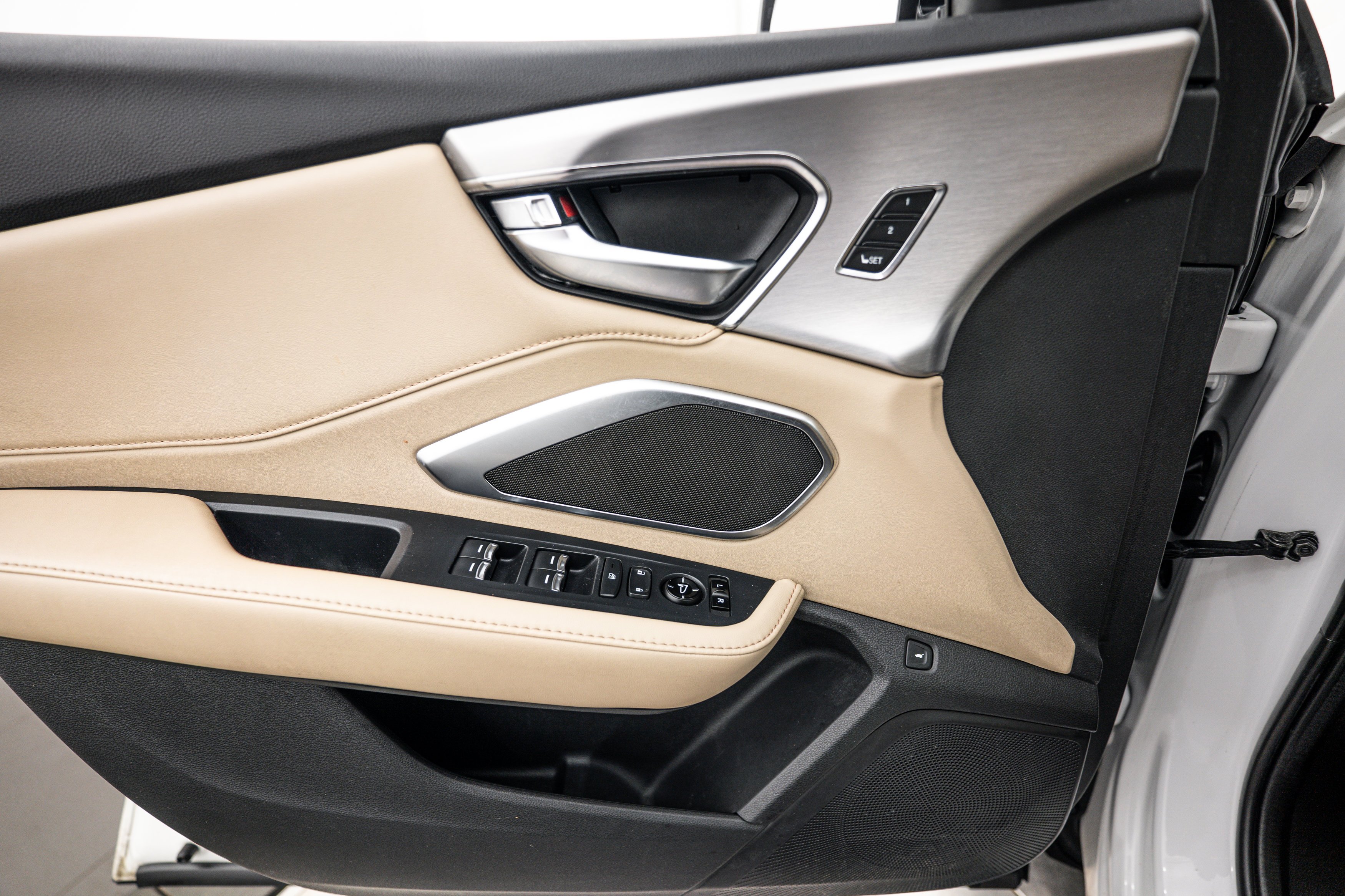Used 2021 Platinum White Pearl Acura  image 13