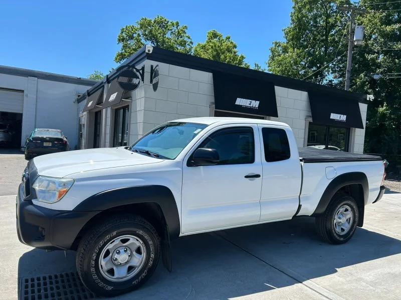Used 2015 White Toyota Pickup 4D 6 ft image 3