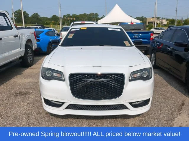 Used 2020 White Chrysler Touring image 6