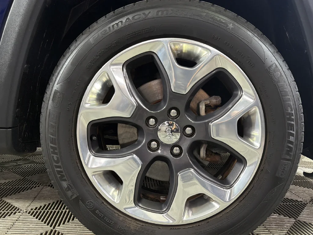 Used 2018  Jeep Limited image 35