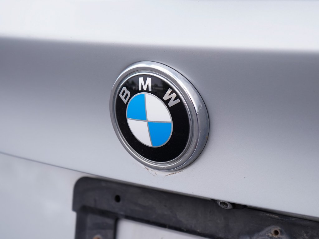 Used 2017 Glacier Silver Metallic BMW xDrive40e iPerformance image 11