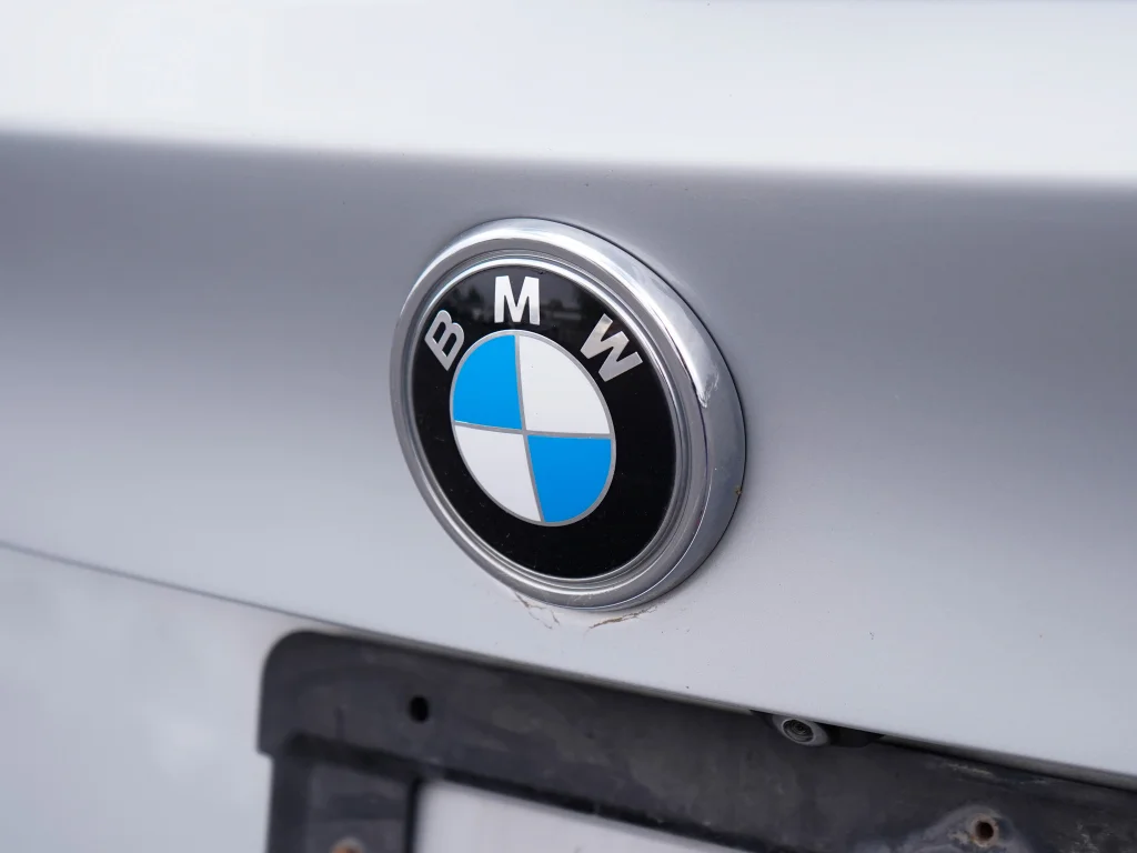 Used 2017 Glacier Silver Metallic BMW xDrive40e iPerformance image 11