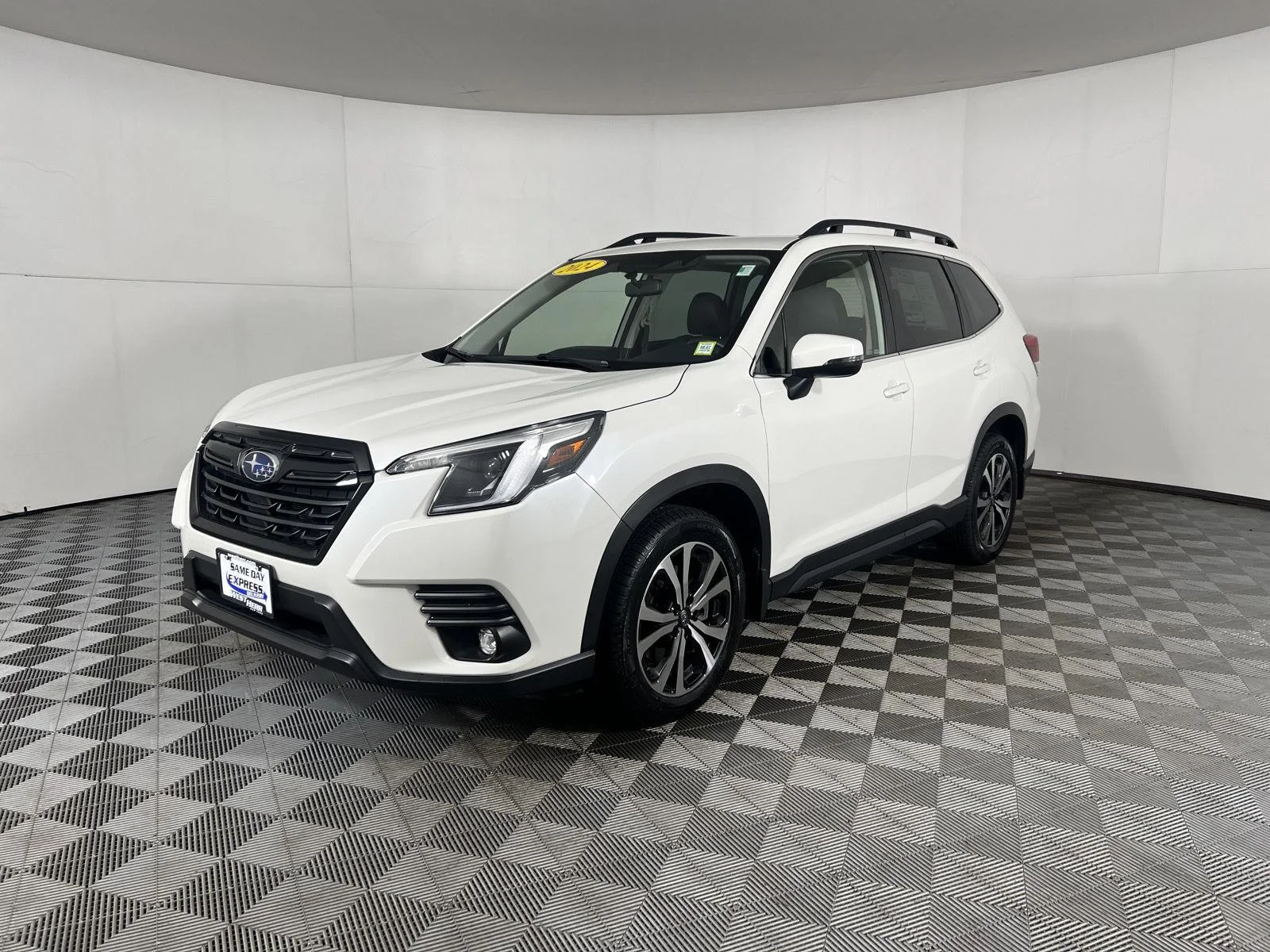 Used 2024 Crystal White Pearl Subaru Limited image 18