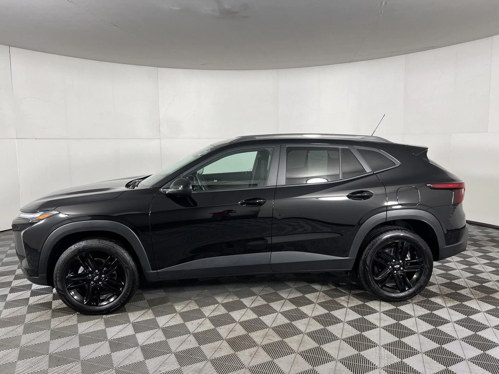 Used 2025 Mosaic Black Metallic Chevrolet ACTIV image 5