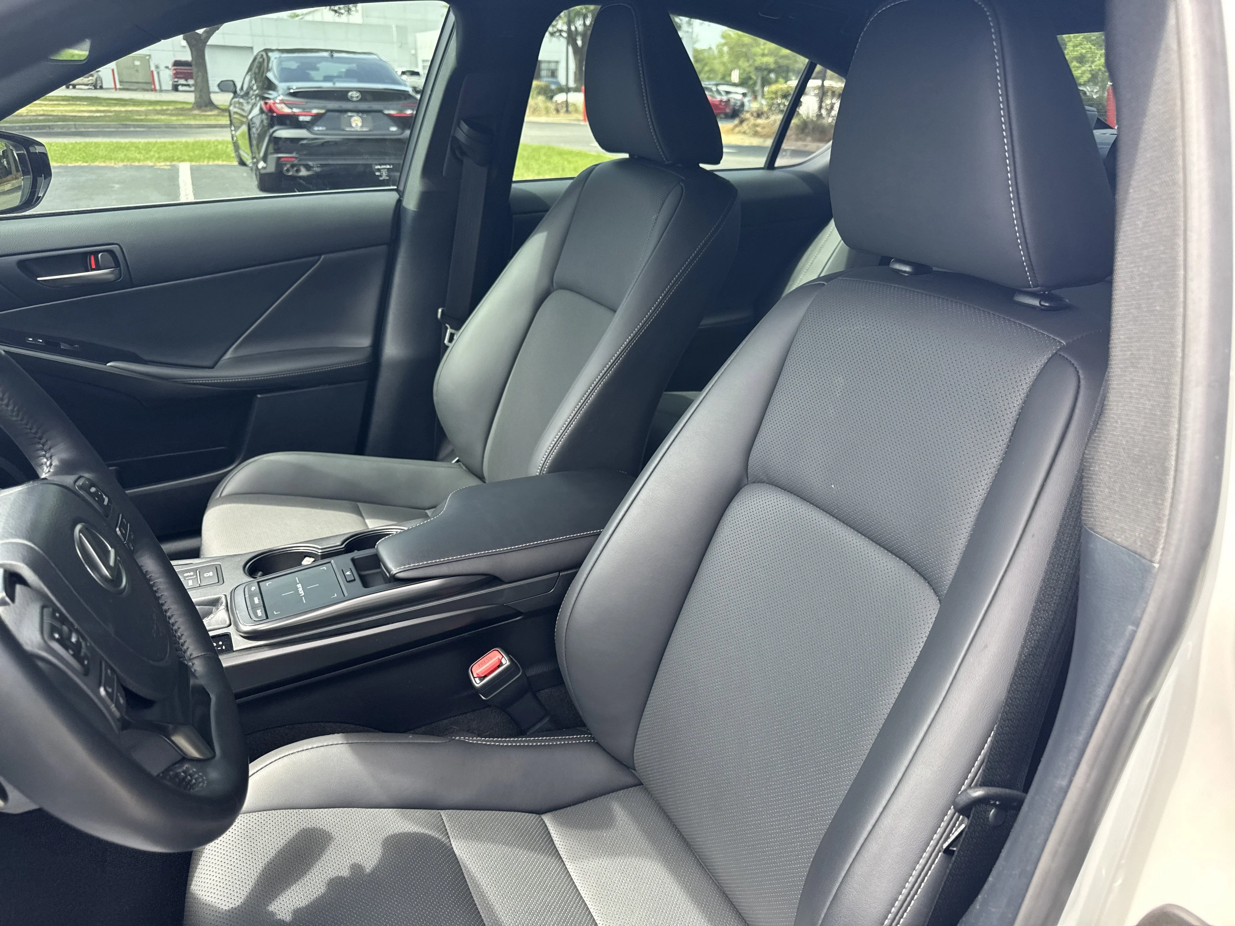 Used 2025 White Pearl Lexus 300 image 14
