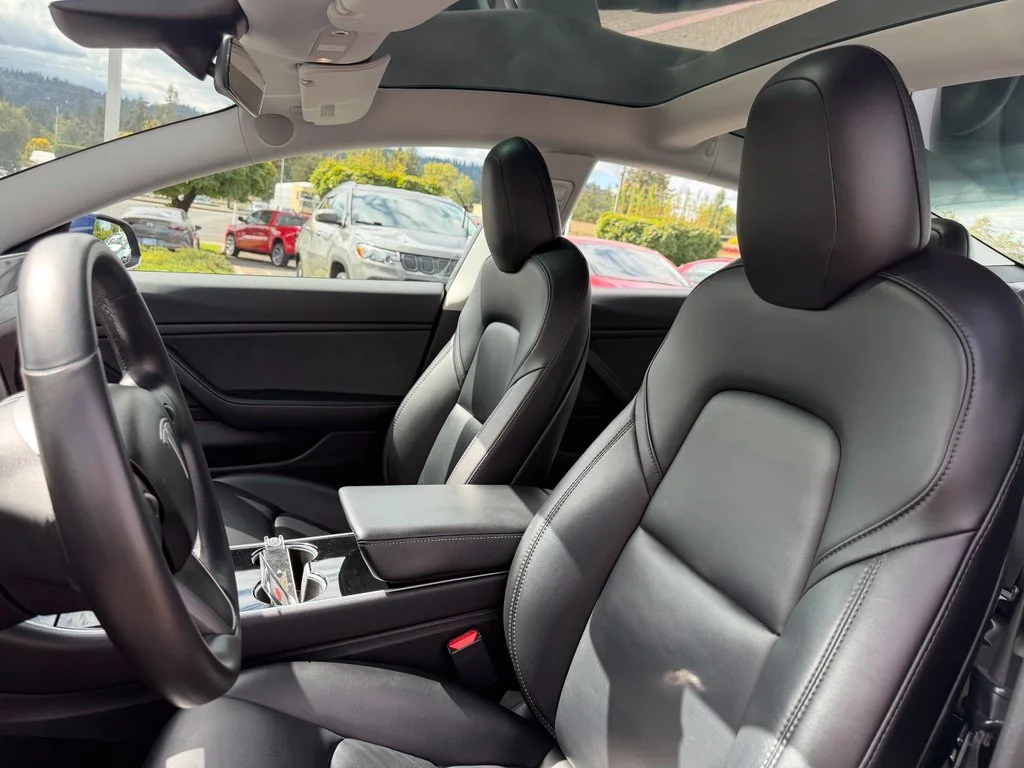 Used 2018 Blue Tesla Long Range image 15