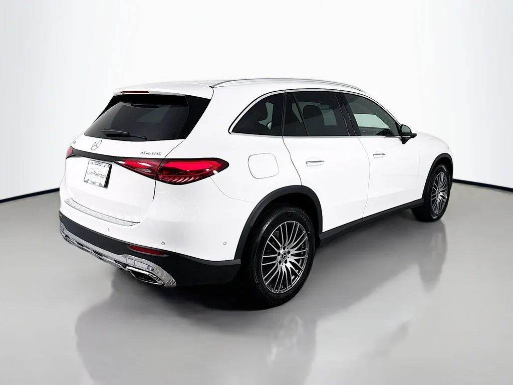 New 2026 Polar White Mercedes-Benz GLC 300 image 9