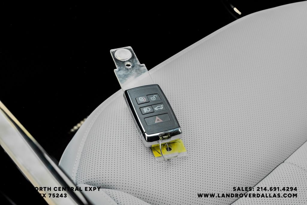 New 2026 Santorini Black Metallic Land Rover SE image 60