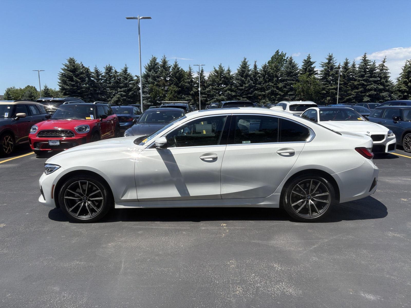 Used 2022 Alpine White BMW 330i xDrive image 2