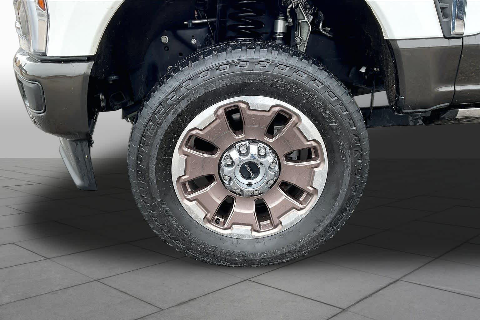 Used 2024 Star White Metallic Tri-Coat/Darkened Bronze Ford King Ranch image 11