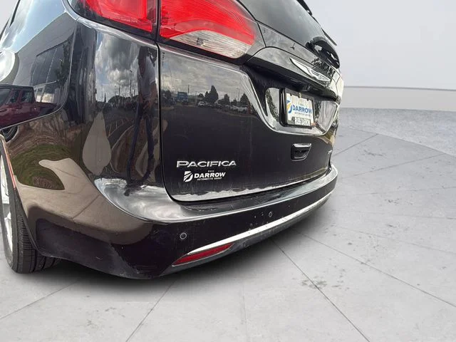 Used 2020 Black Chrysler Limited image 26