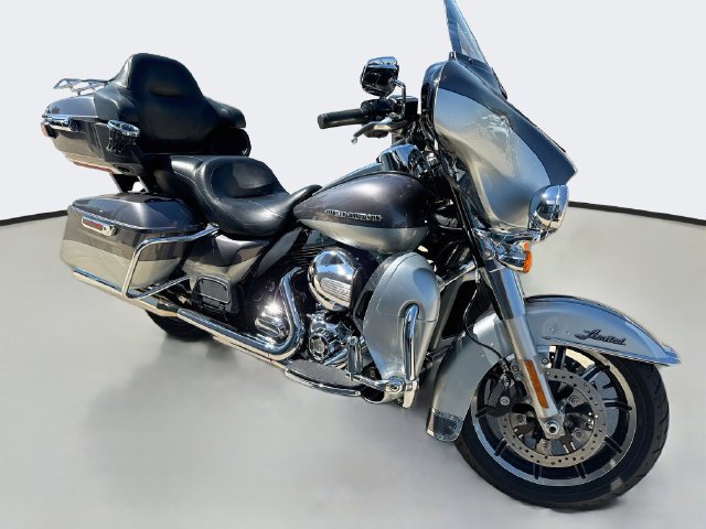 Used 2014 Silver Harley-Davidson Electra Glide Ultra image 2