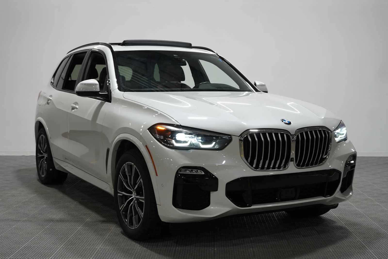 Used 2019 Mineral White Metallic BMW xDrive40i image 3