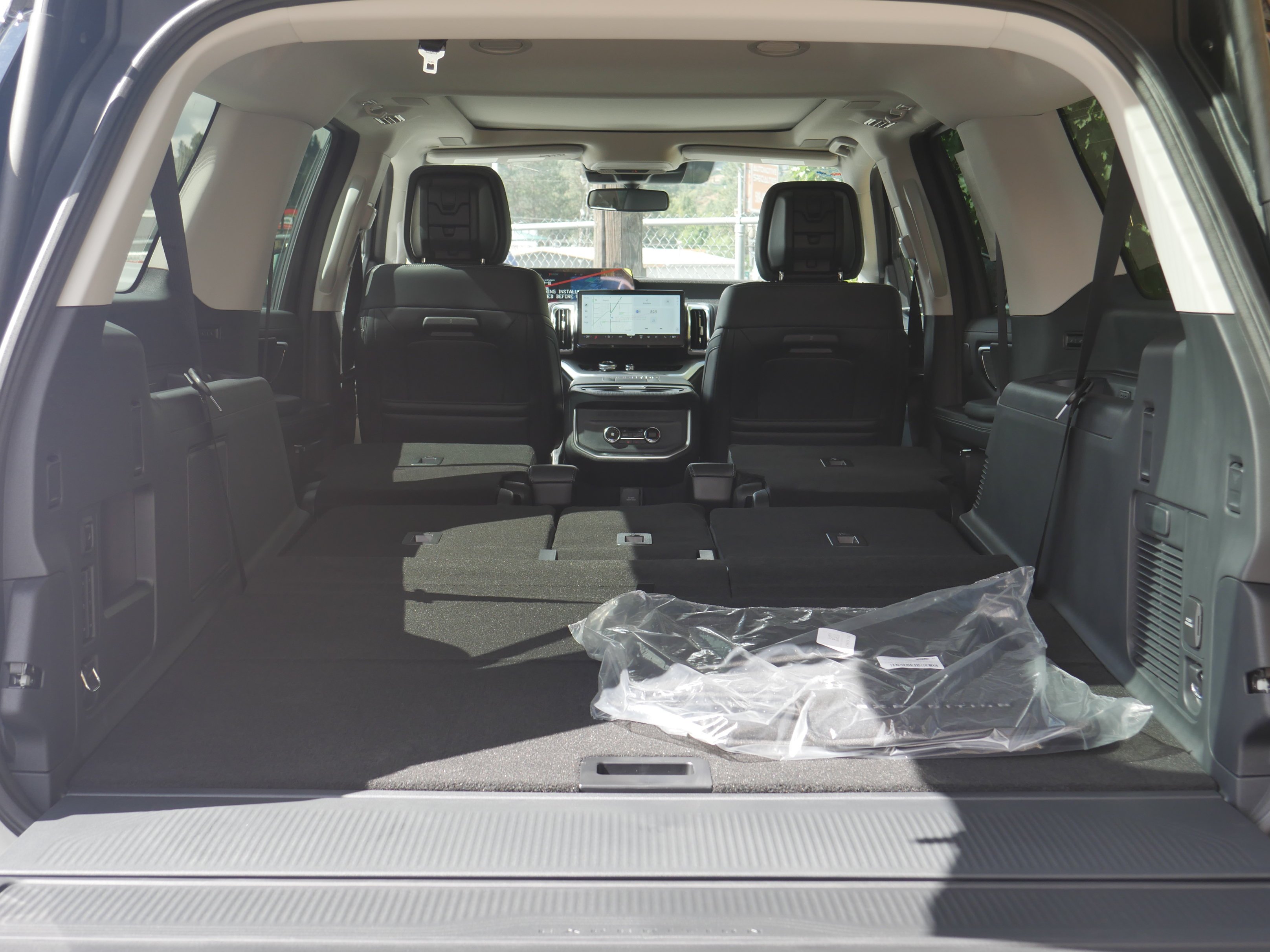 New 2027 Star White Metallic Tri-Coat Ford MAX Platinum image 27