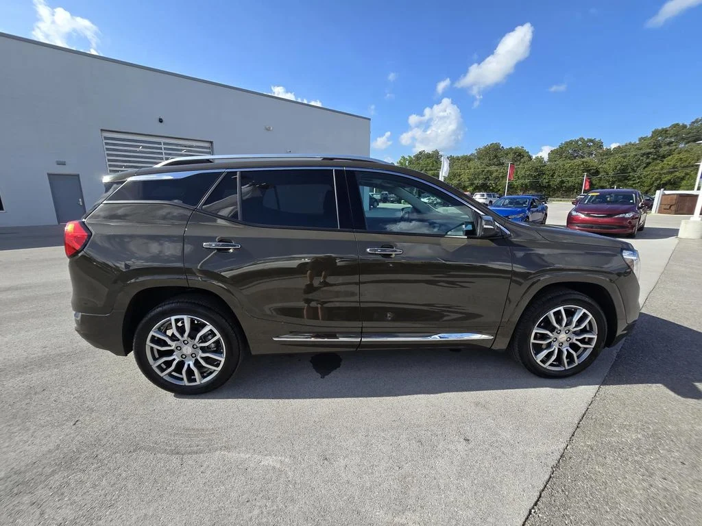 Used 2023 Deep Bronze Metallic GMC Denali image 8