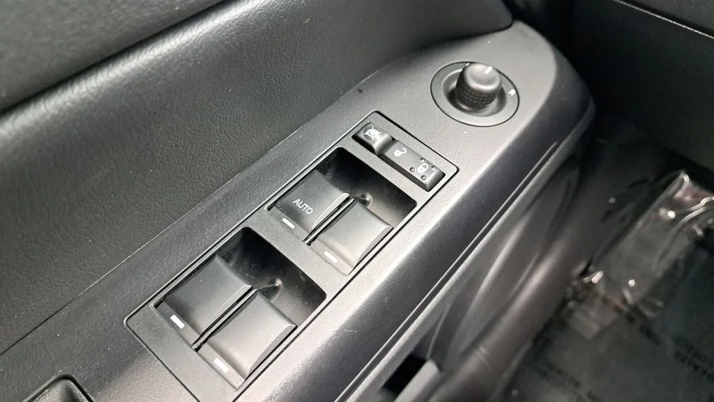 Used 2015 Blue Jeep Latitude image 23