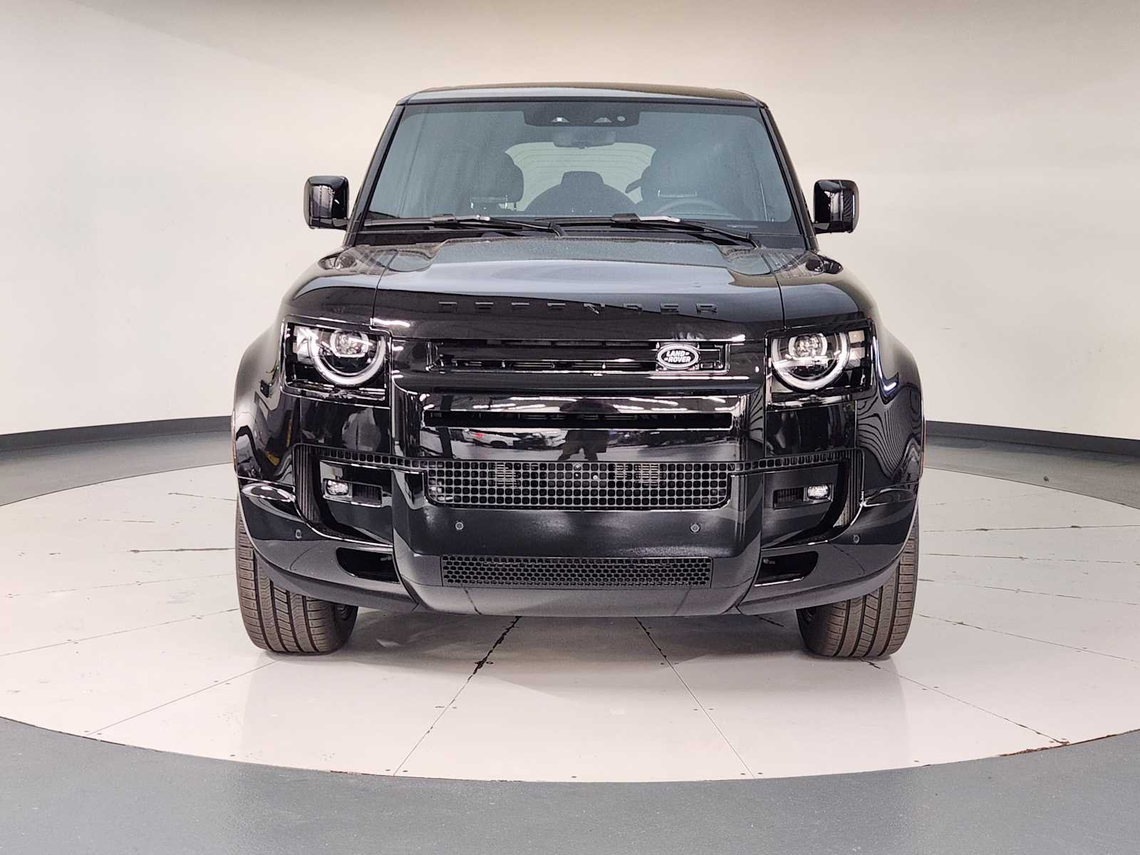 2026 Land Rover Defender V8 - Photo 9