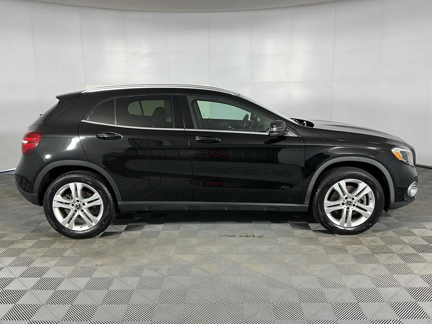 Used 2020 Cosmos Black Metallic Mercedes-Benz GLA 250 image 27