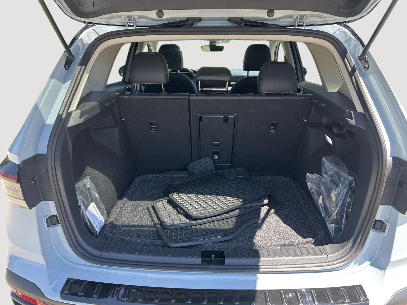 Certified Used 2025 GRAY Volkswagen SE Black image 10