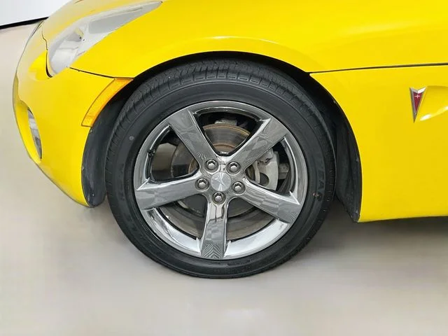 Used 2007 Yellow Pontiac Base image 20