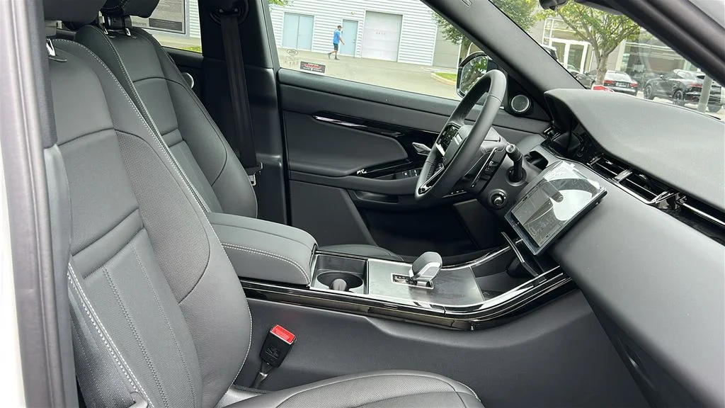 New 2026 White Land Rover Hoxton Edition image 24
