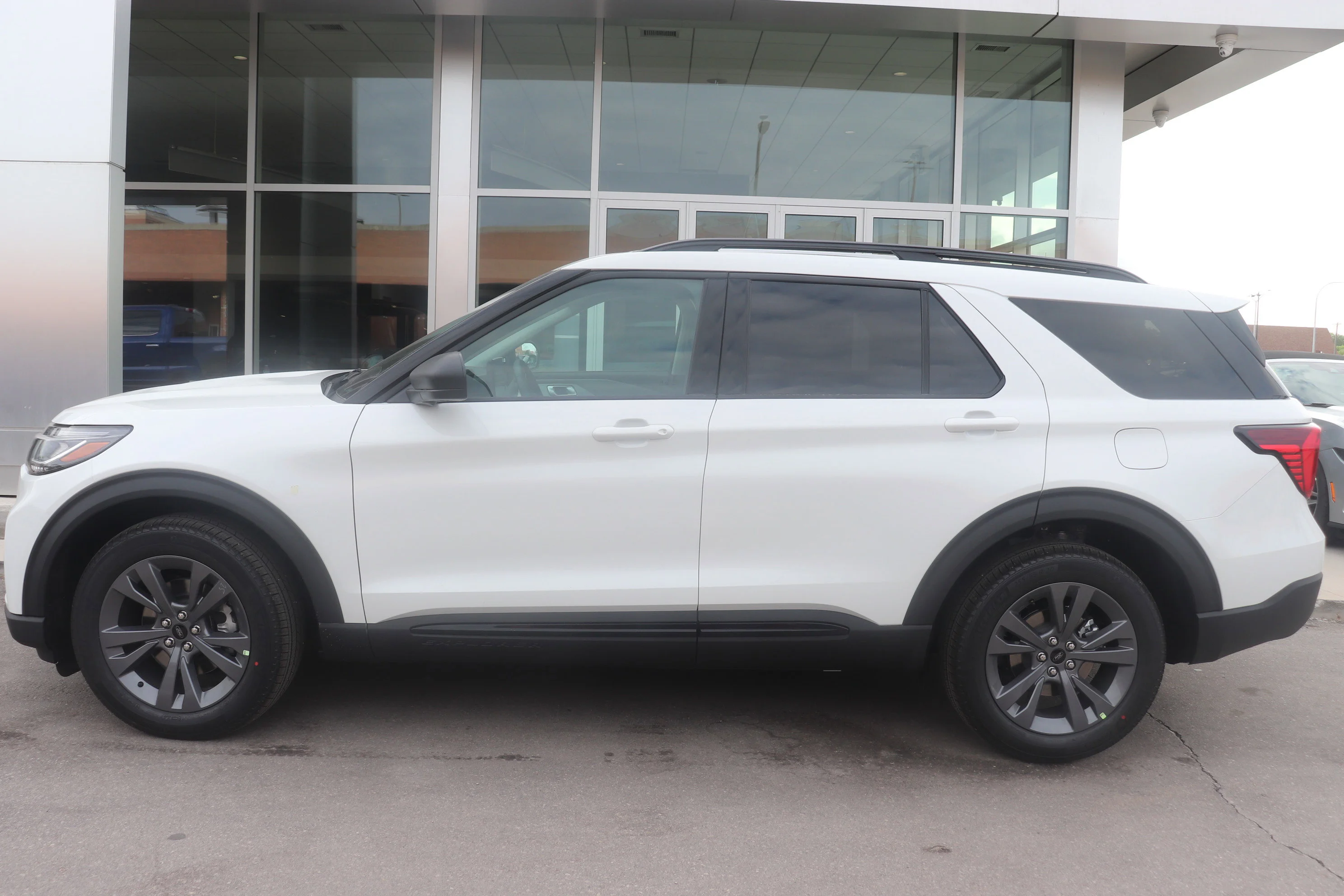 New 2026 STAR WHITE MET TRI-COAT Ford Active w/200A Pkg image 3