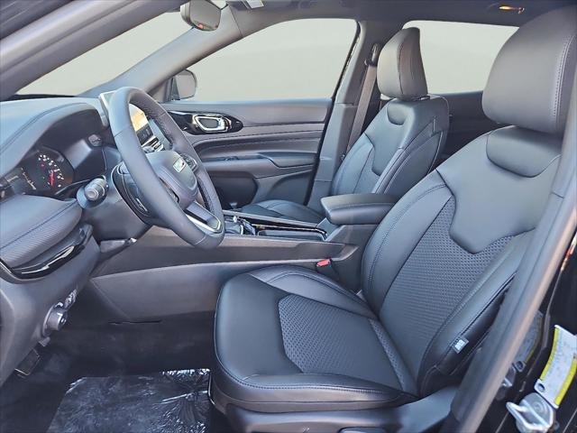 New 2026 Diamond Black Crystal Pearl-Coat Exterior Paint Jeep Latitude image 14