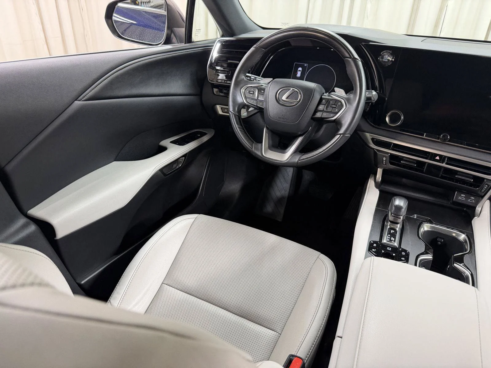 Used 2024  Lexus 350 Premium image 46