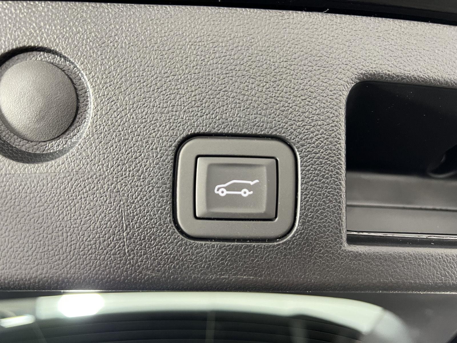 Used 2026 Mosaic Black Metallic Chevrolet AWD LT image 29