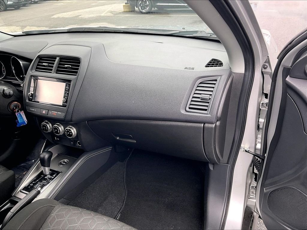 Used 2024 Alloy Silver Metallic Mitsubishi  image 12