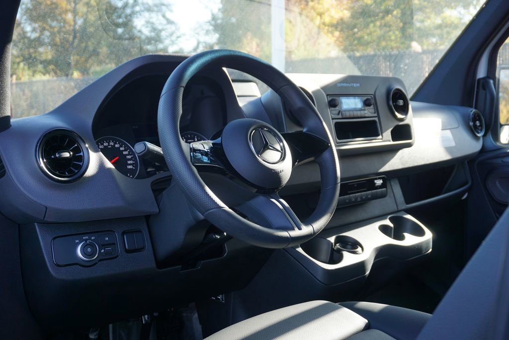 New 2025 Arctic White Mercedes-Benz  image 14