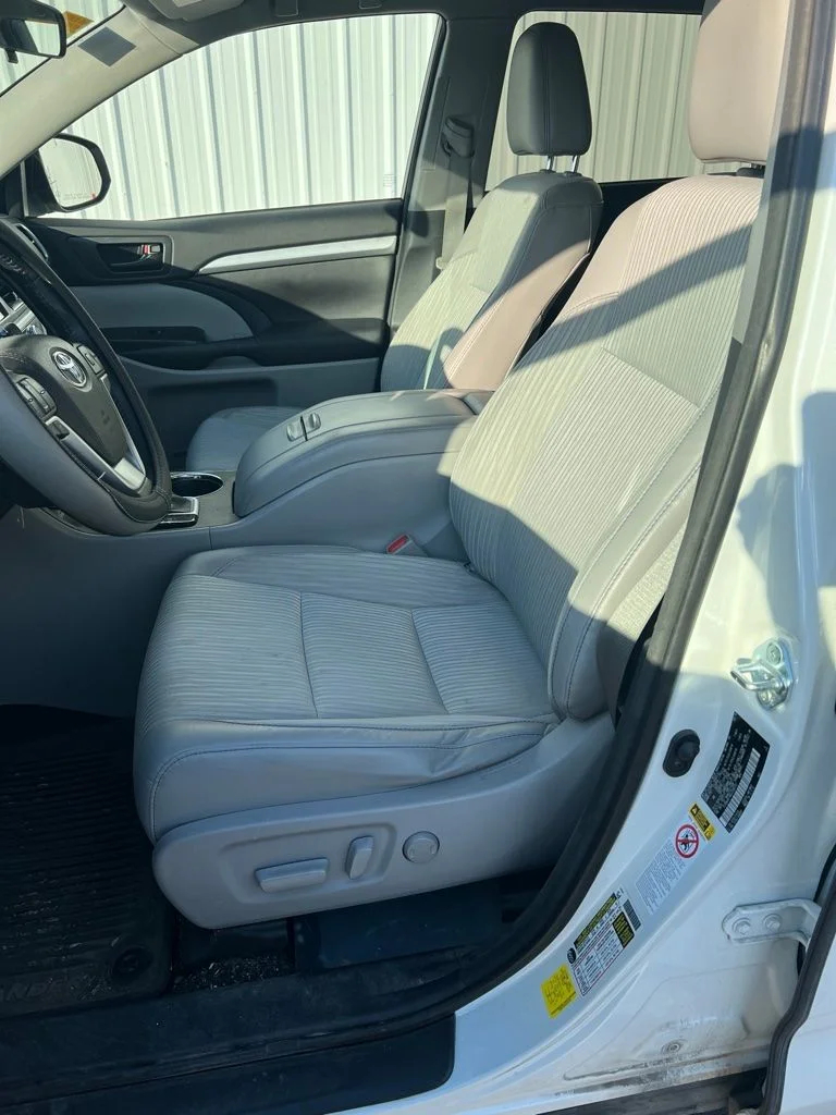 Used 2016 Blizzard Pearl Toyota LE Plus V6 image 16