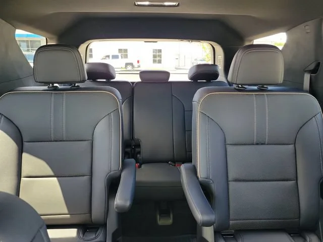 2025 Chevrolet Traverse High Country - Photo 17