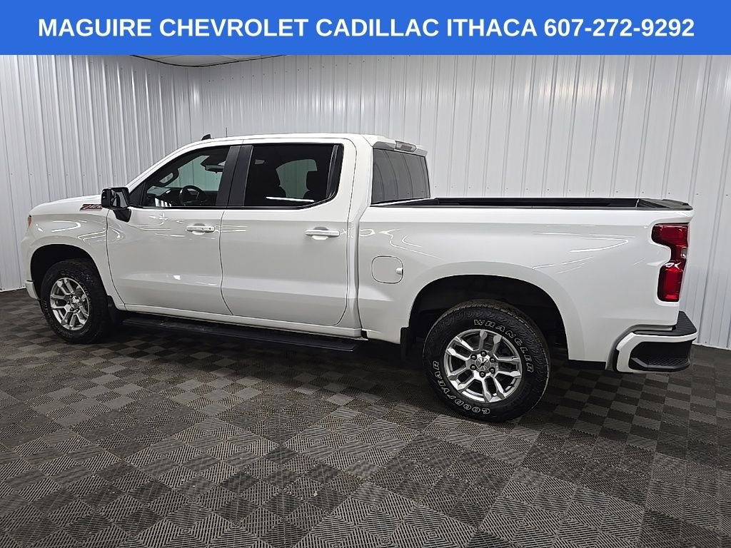 Used 2022 White Chevrolet RST image 4