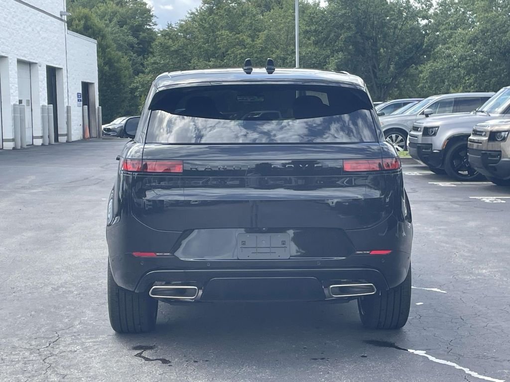 New 2026 Santorini Black Land Rover Dynamic SE image 8