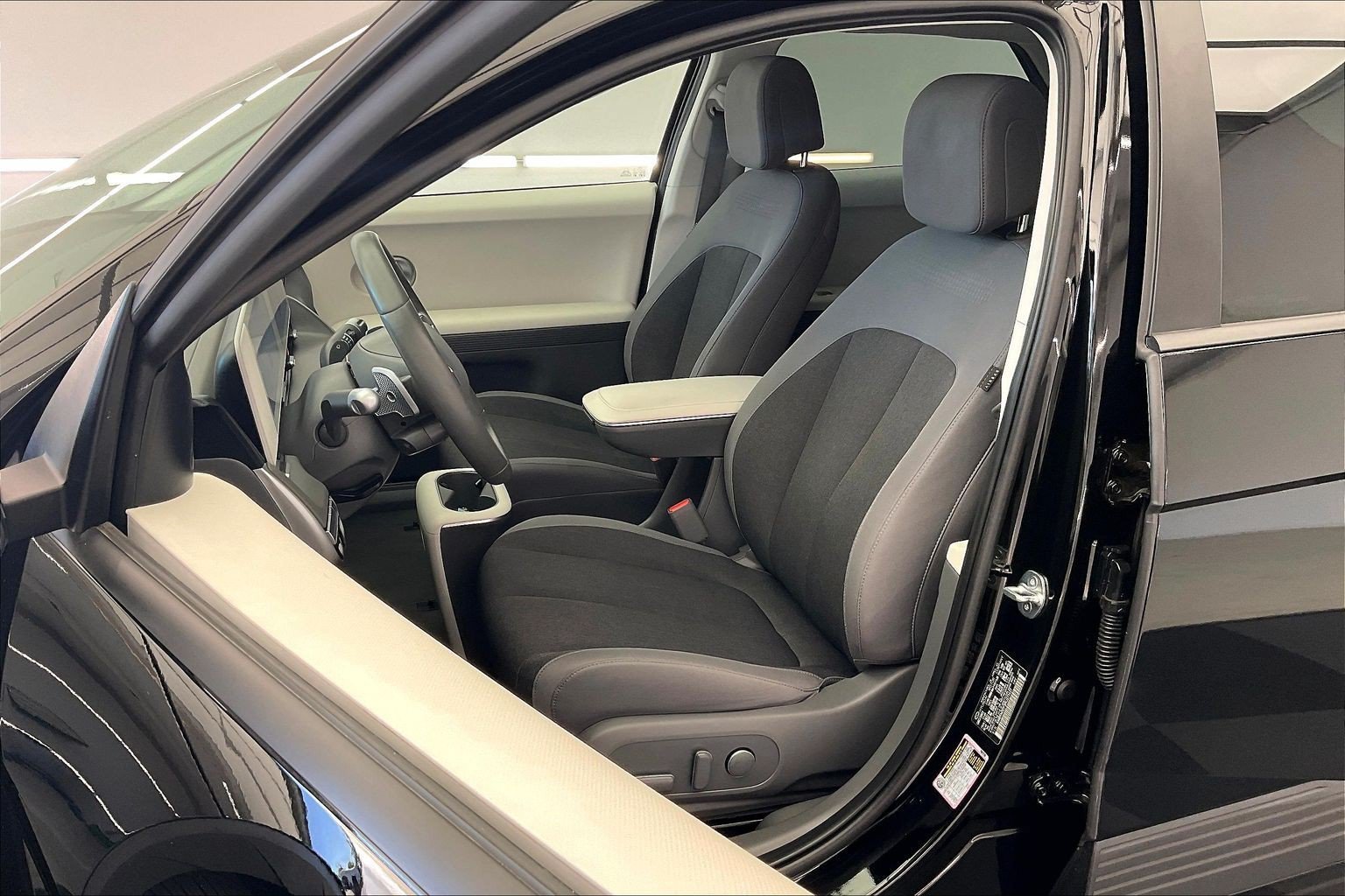 Used 2024 Abyss Black Hyundai SEL image 17