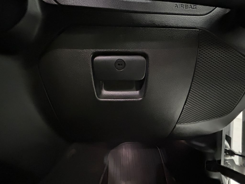 Used 2022 Silver Jeep Mojave image 24