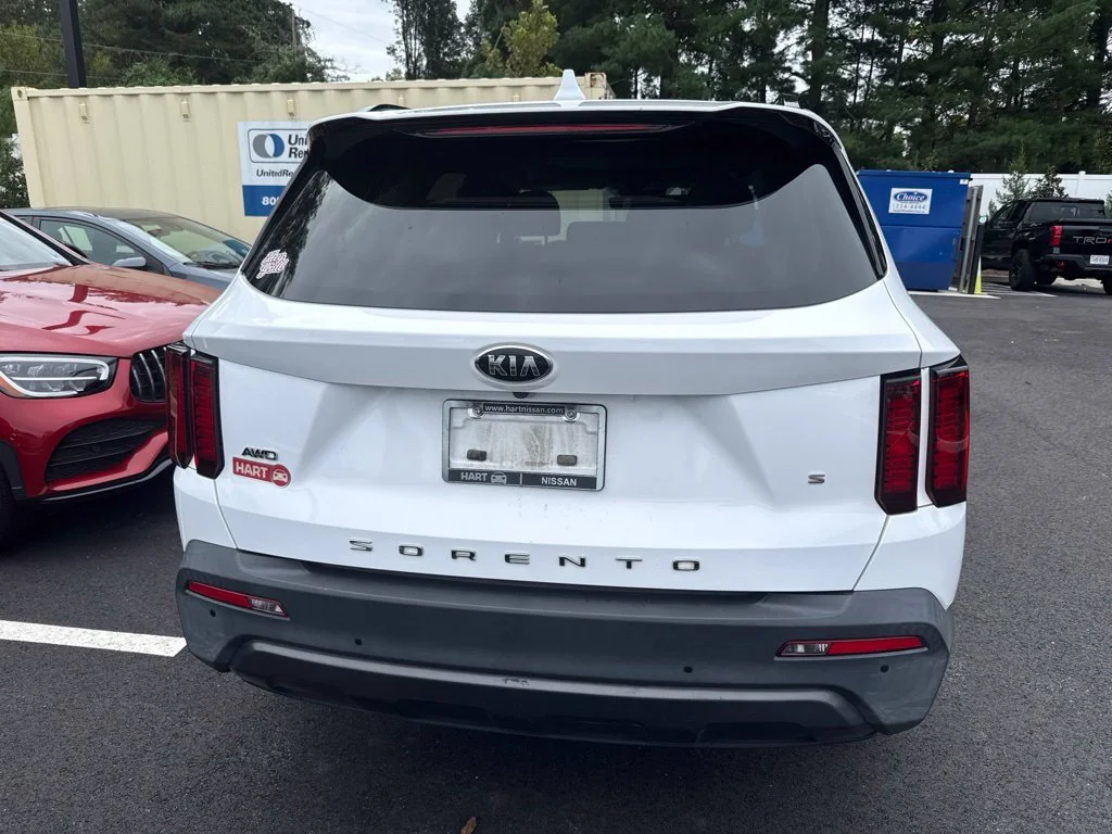 Used 2021 White Kia S image 4