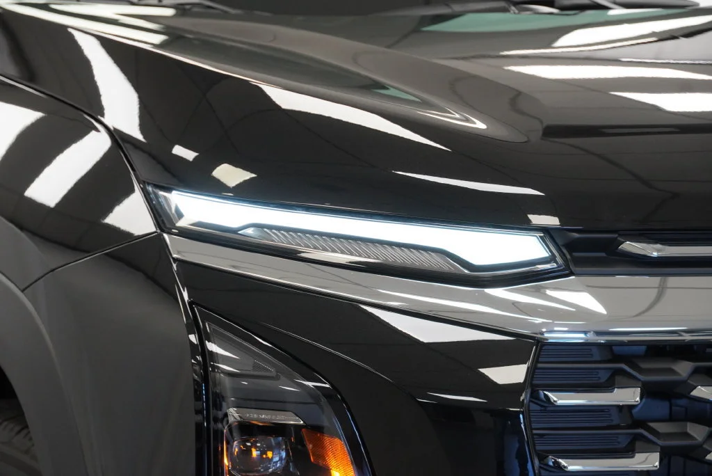 New 2027 Mosaic Black Metallic Chevrolet LT image 9