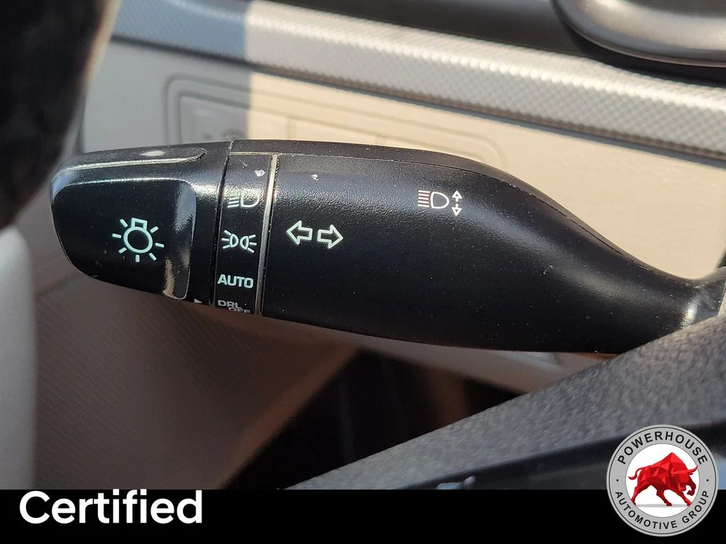Used 2018 White Hyundai SEL image 29