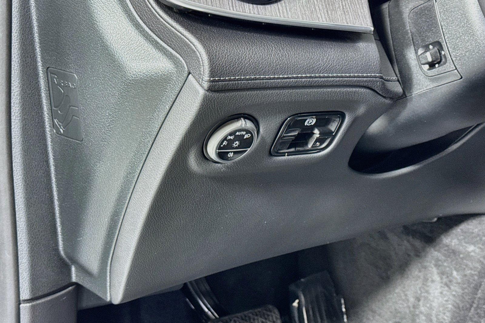 New 2027 Polar White Mercedes-Benz EQE 320+ image 10