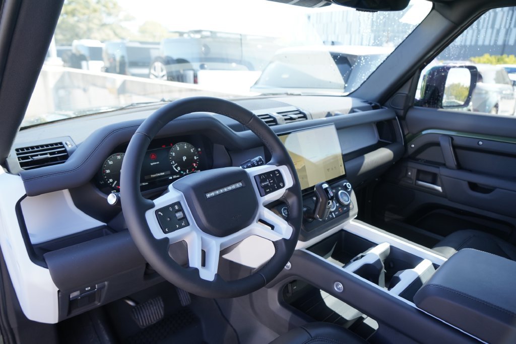 New 2026 Woolstone Green Land Rover X-Dynamic SE image 9