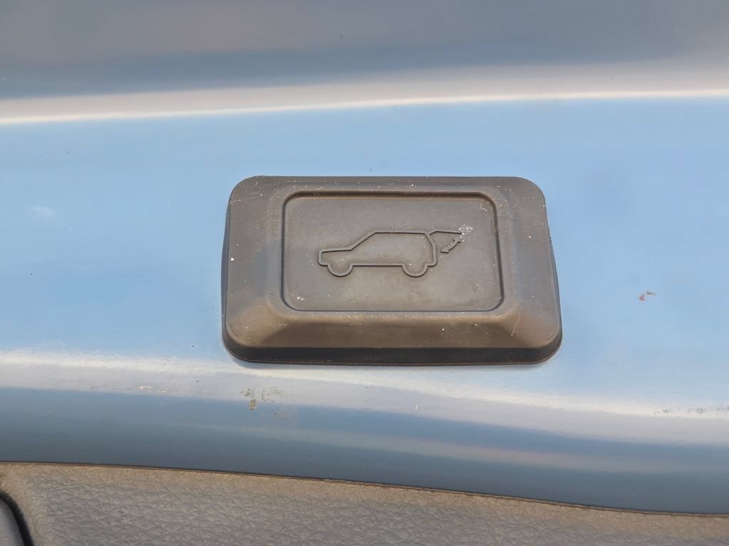 2022 Toyota RAV4 SE - Photo 29