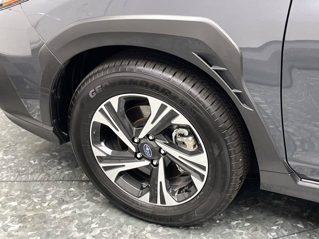 Used 2025 Crystal Black Pearl Subaru Premium image 31