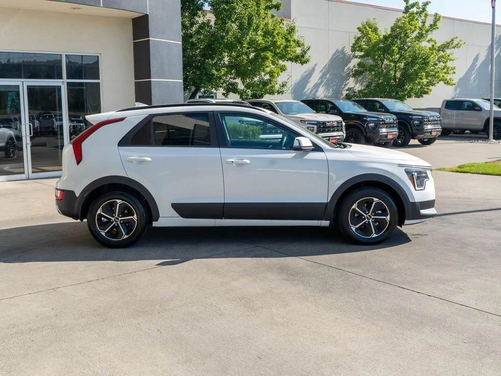 New 2026 Snow White Pearl Kia EX image 8