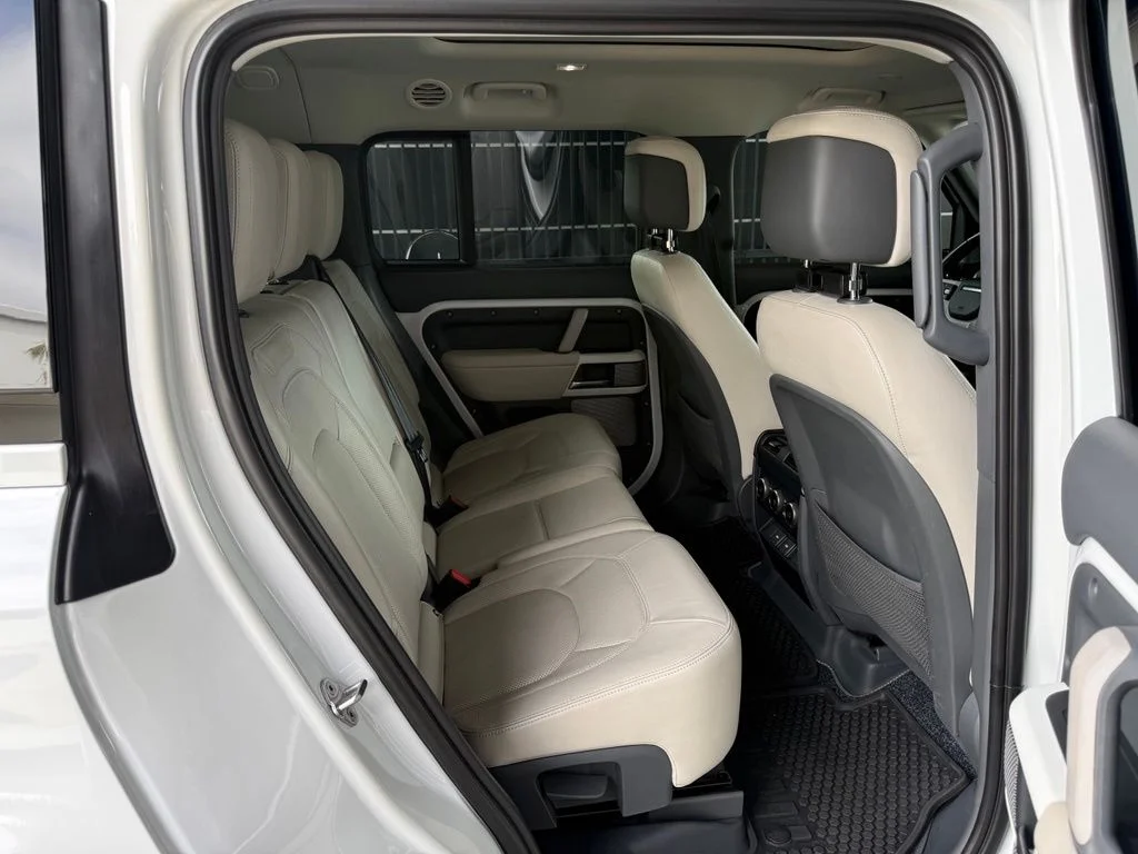 Used 2023 Fuji White Land Rover SE image 16